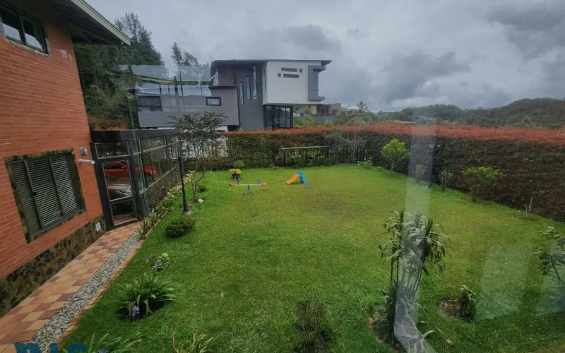 Casa en Envigado en Loma del Escobero