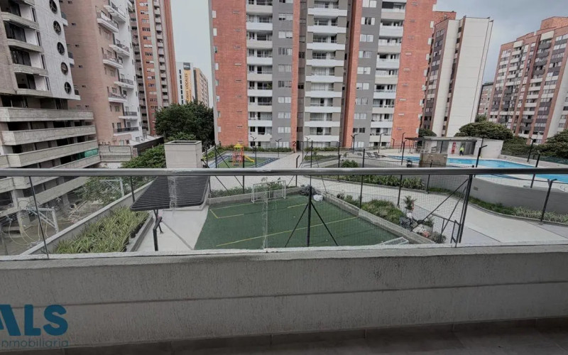 Apartamento en Medellín en Los Colores