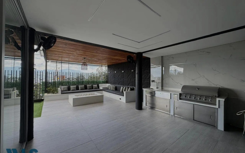 Casa en Envigado en Loma El Atravesado