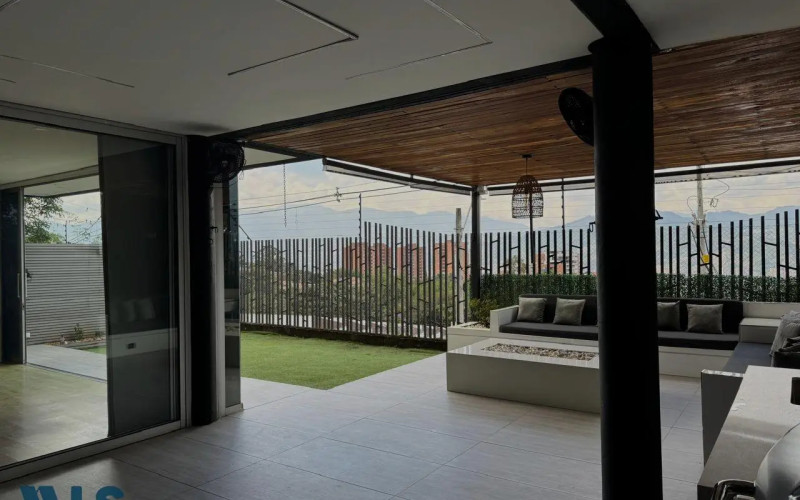 Casa en Envigado en Loma El Atravesado