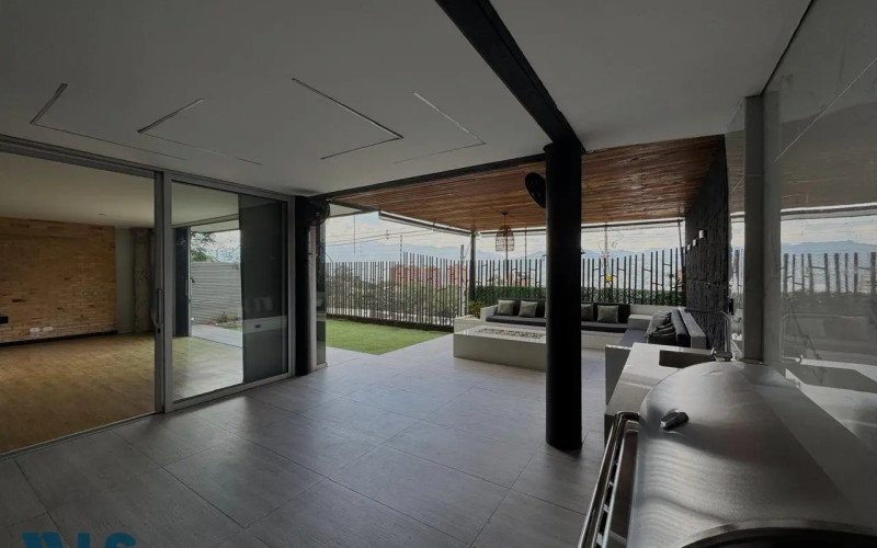 Casa en Envigado en Loma El Atravesado