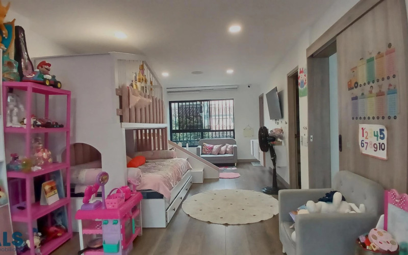 Casa en Medellín en Los Colores