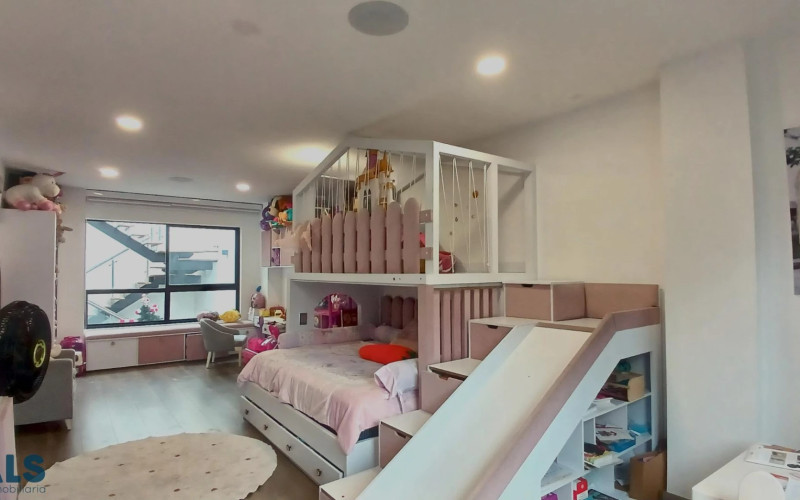 Casa en Medellín en Los Colores