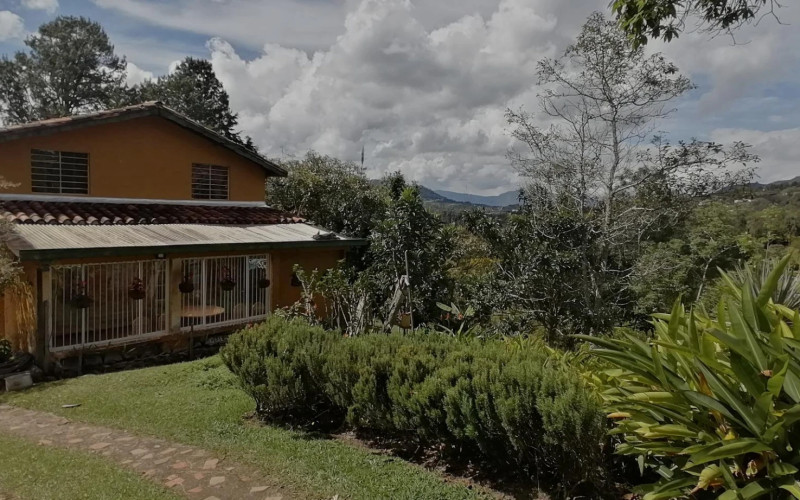 Casa en Guarne en V. Montañes