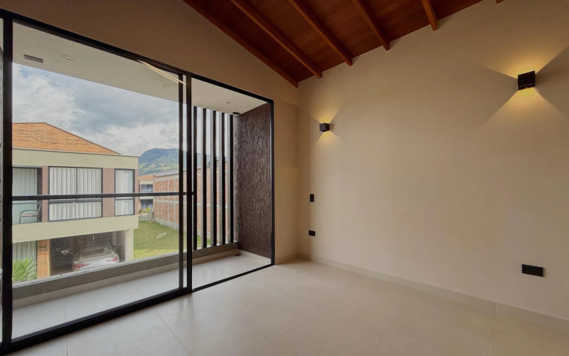 Casa en La Ceja en Del Valles