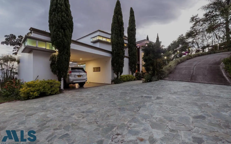 Casa en Medellín en Altos del Poblado