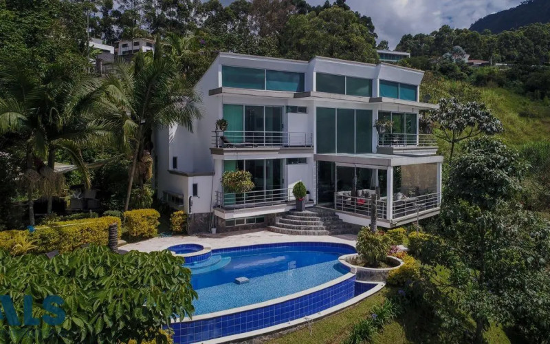 Casa en Medellín en Altos del Poblado
