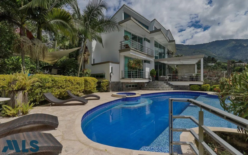 Casa en Medellín en Altos del Poblado
