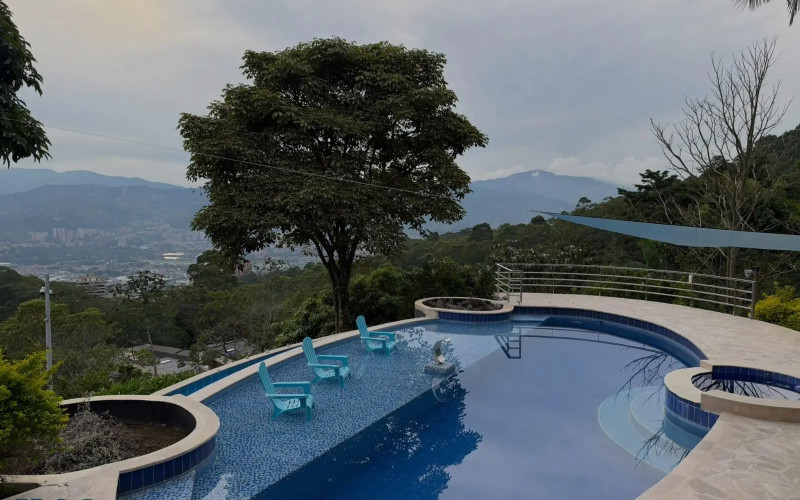 Casa en Medellín en Altos del Poblado