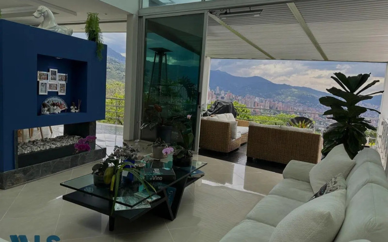 Casa en Medellín en Altos del Poblado