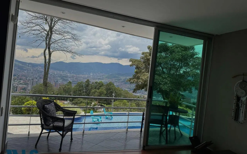 Casa en Medellín en Altos del Poblado