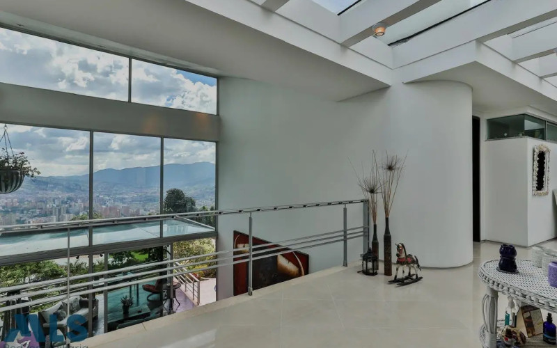 Casa en Medellín en Altos del Poblado