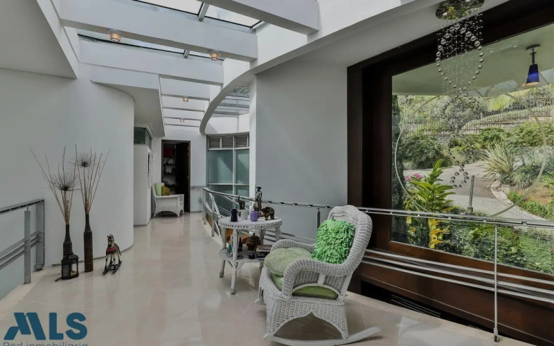 Casa en Medellín en Altos del Poblado