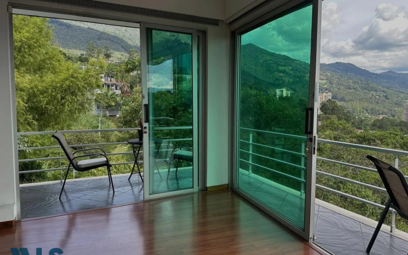 Casa en Medellín en Altos del Poblado