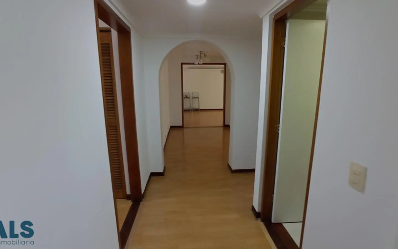 Apartamento en Medellín en Oviedo