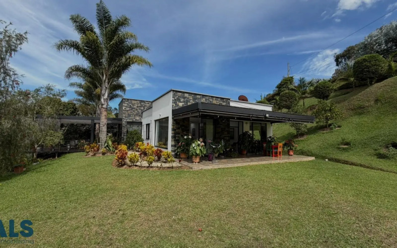 Casa en El Carmen en V. Quirama