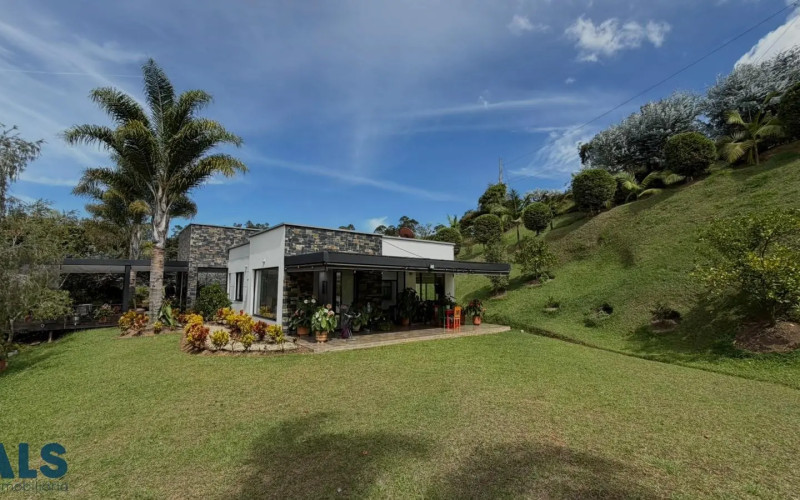 Casa en El Carmen en V. Quirama